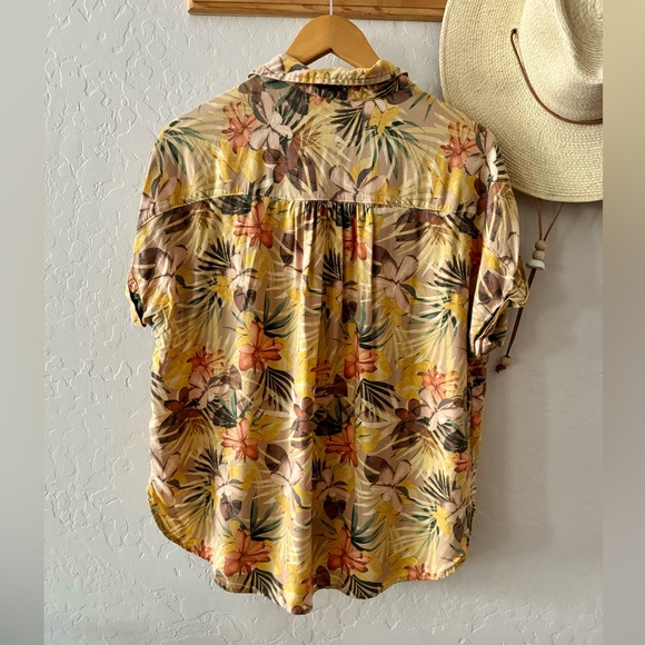 Hawaiian flower blouse - Picture 11 of 15